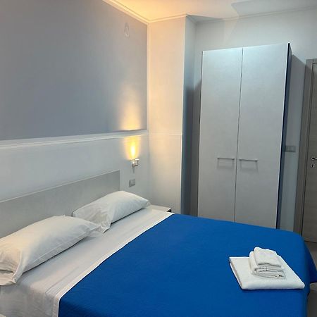 카탄차로 A Due Passi Dal Mare B&B 외부 사진