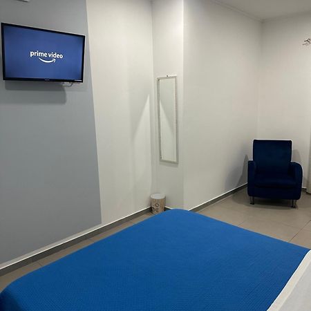 카탄차로 A Due Passi Dal Mare B&B 외부 사진