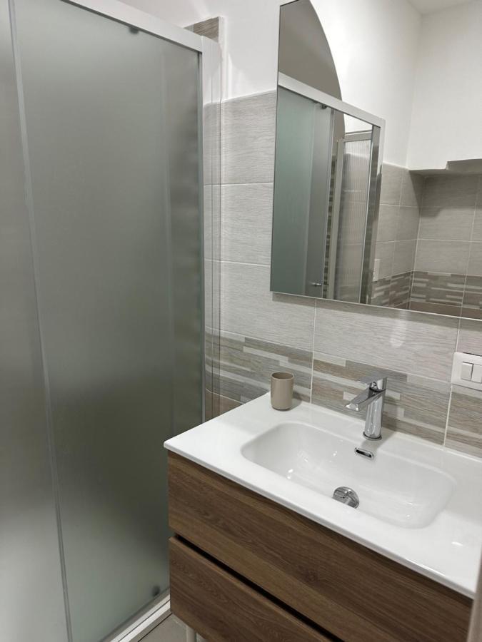 카탄차로 A Due Passi Dal Mare B&B 외부 사진