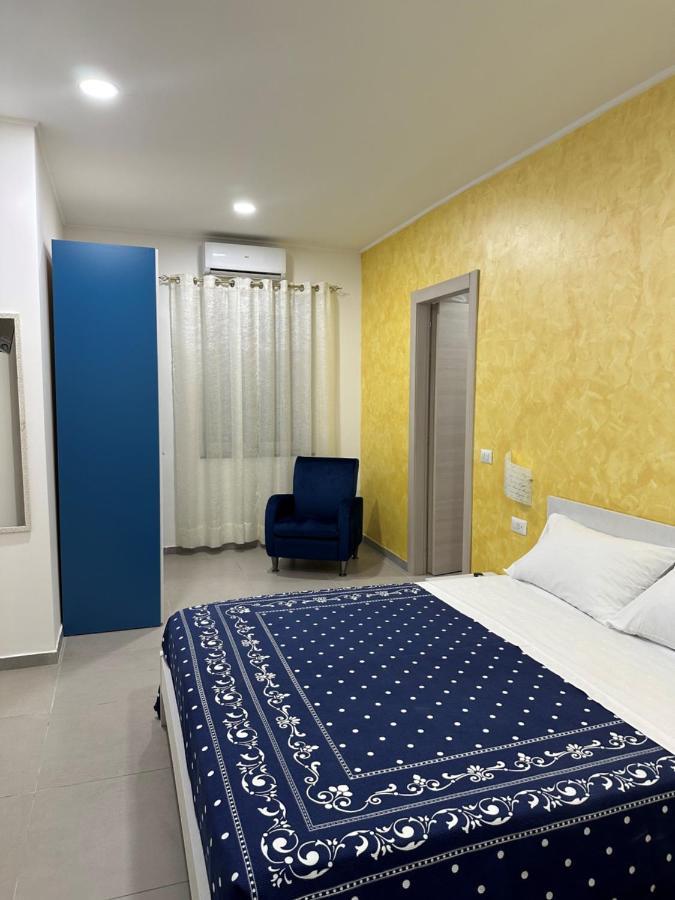 카탄차로 A Due Passi Dal Mare B&B 외부 사진