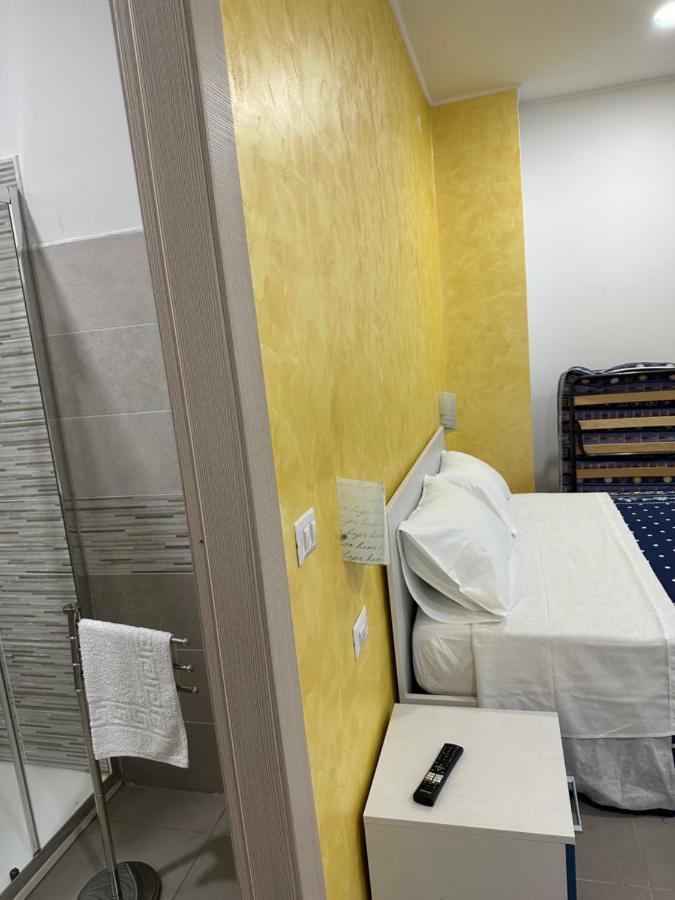 카탄차로 A Due Passi Dal Mare B&B 외부 사진