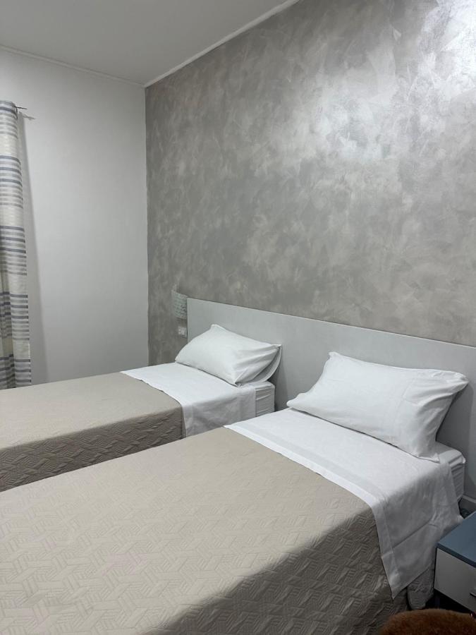 카탄차로 A Due Passi Dal Mare B&B 외부 사진