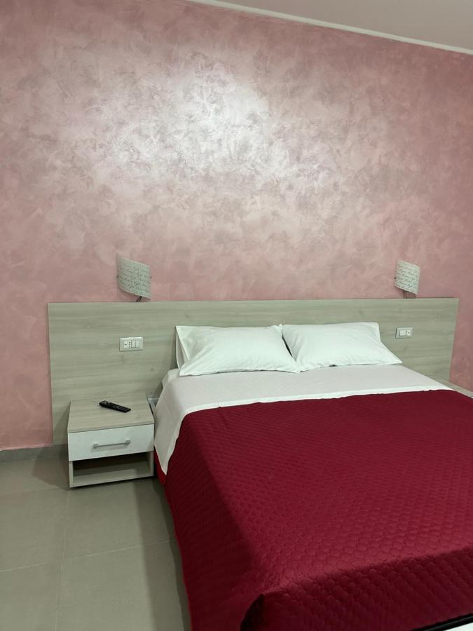 카탄차로 A Due Passi Dal Mare B&B 외부 사진