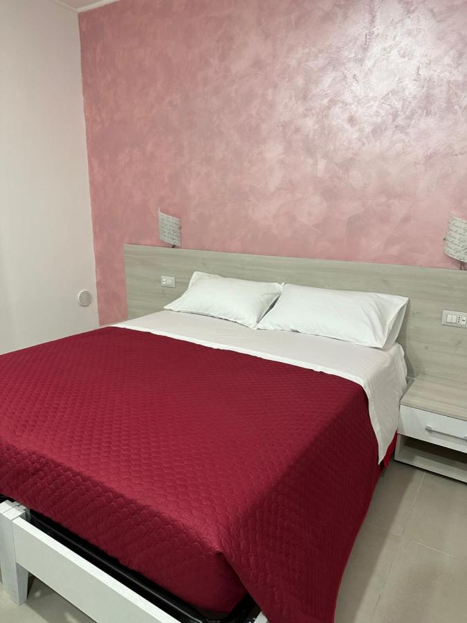 카탄차로 A Due Passi Dal Mare B&B 외부 사진
