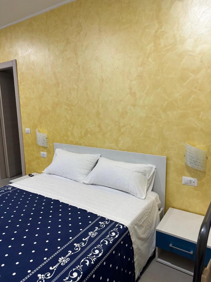 카탄차로 A Due Passi Dal Mare B&B 외부 사진