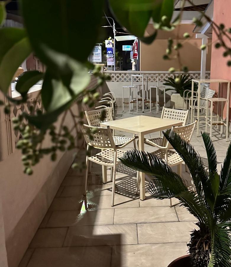 카탄차로 A Due Passi Dal Mare B&B 외부 사진