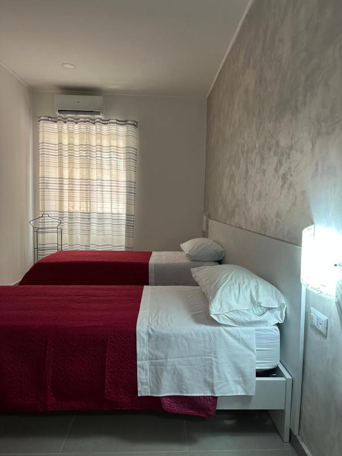 카탄차로 A Due Passi Dal Mare B&B 외부 사진