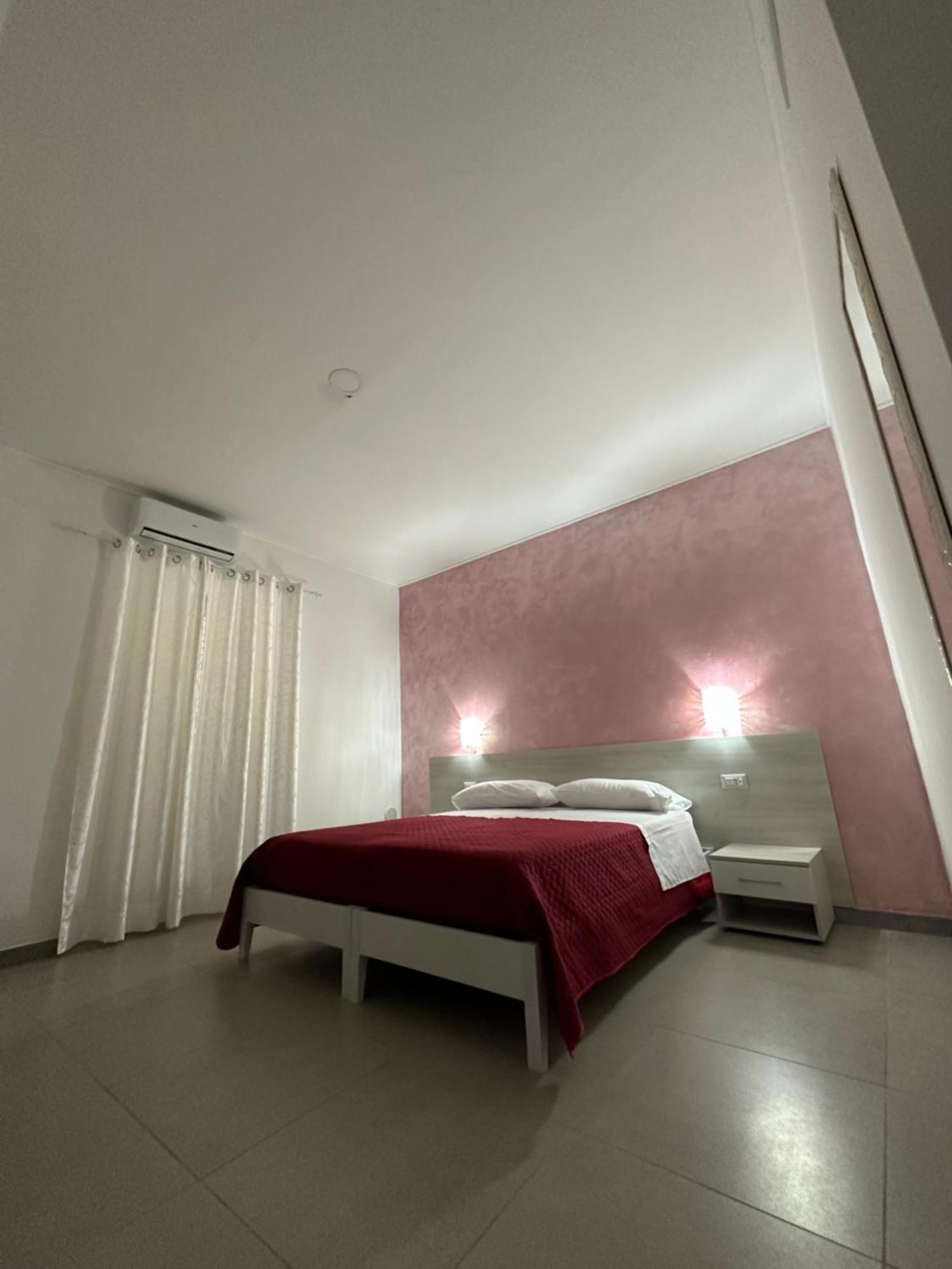 카탄차로 A Due Passi Dal Mare B&B 외부 사진