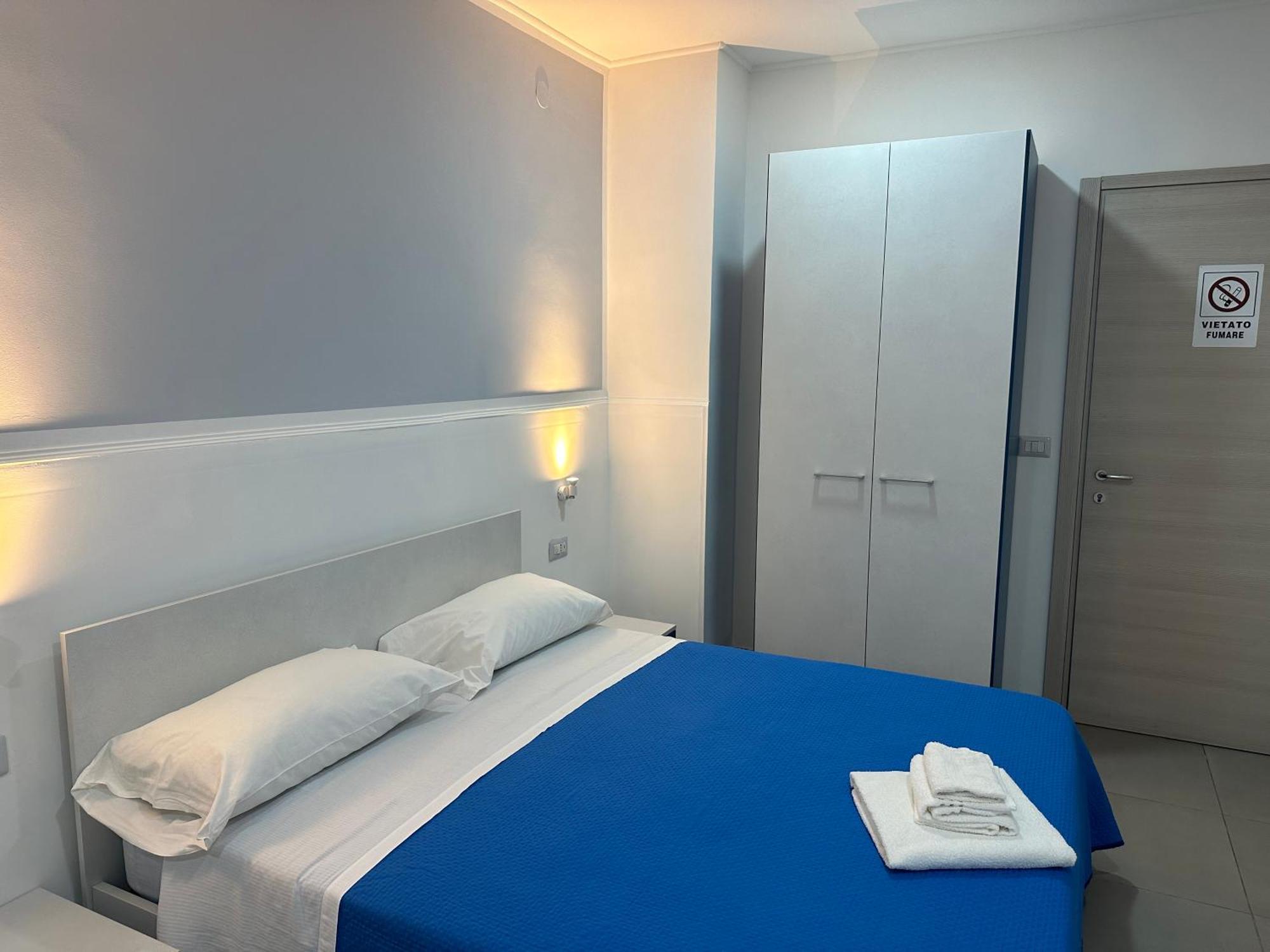 카탄차로 A Due Passi Dal Mare B&B 외부 사진